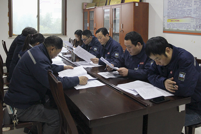 星火黨支部開展“三問”主題黨日活動